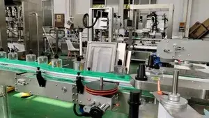 Étiqueteuse recto verso pour bouteilles rondes