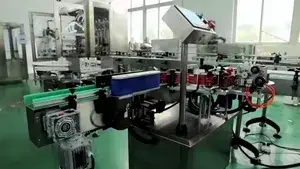 Étiqueteuse automatique de bouteilles rondes