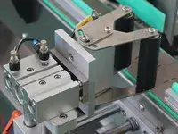 Étiqueteuse automatique à orientation