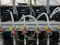 Remplisseuse à pompe péristaltique pour liquide