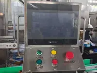 Capsuleuse automatique à suivi 